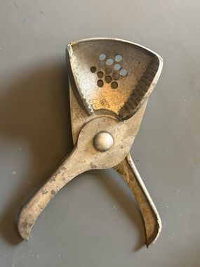 Vintage 1950’s 60’s Nevco Japan Aluminum Citrus Juicer 6x4 inches